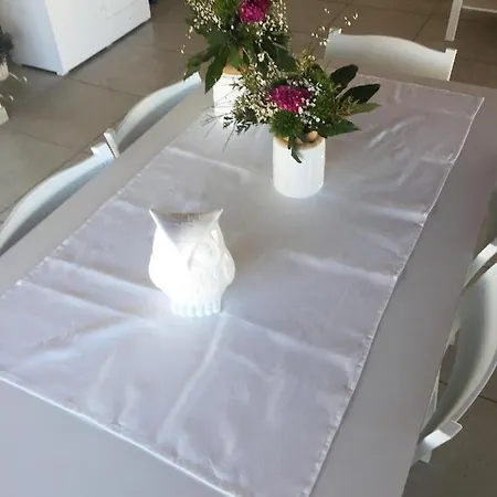 White Nyaraló *