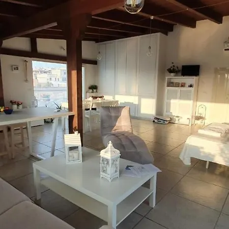 White Nyaraló