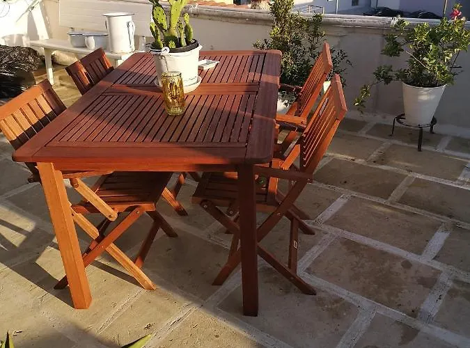 بيت للعطل White